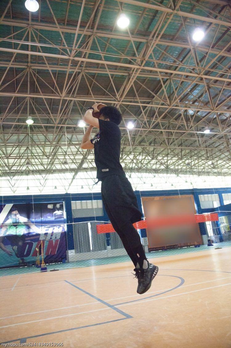 低帮球鞋适合哪类球员,现在低帮很火的鞋