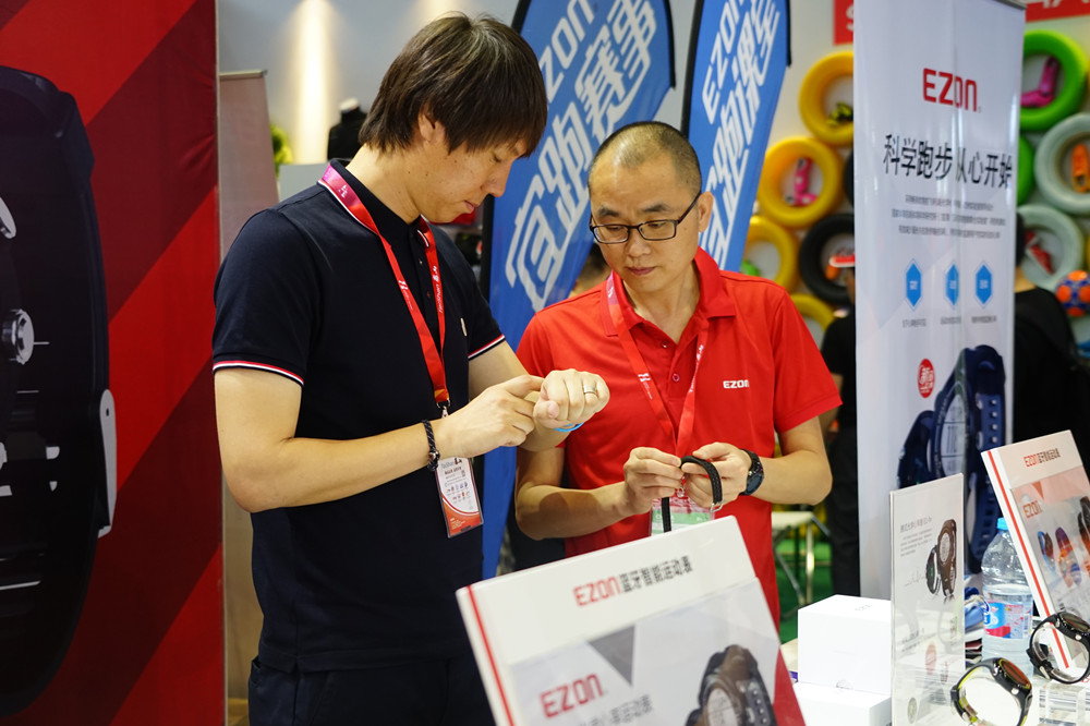 心率监测智能穿戴设备,心率智能穿戴设备