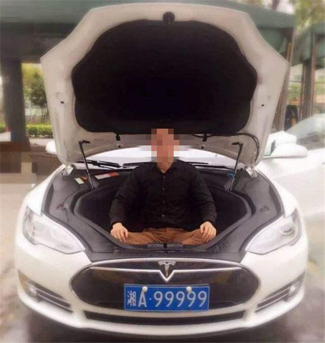 华中地区最大的几块车牌，都挂在豪车上，九五至尊就是牛！