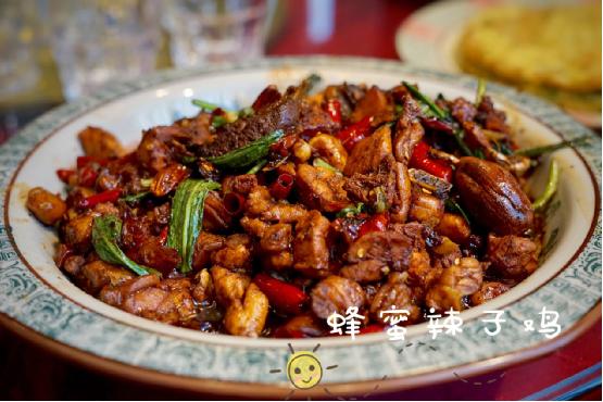 昆明美食蜂蜜辣子鸡,昆明辣子鸡尖椒鸡