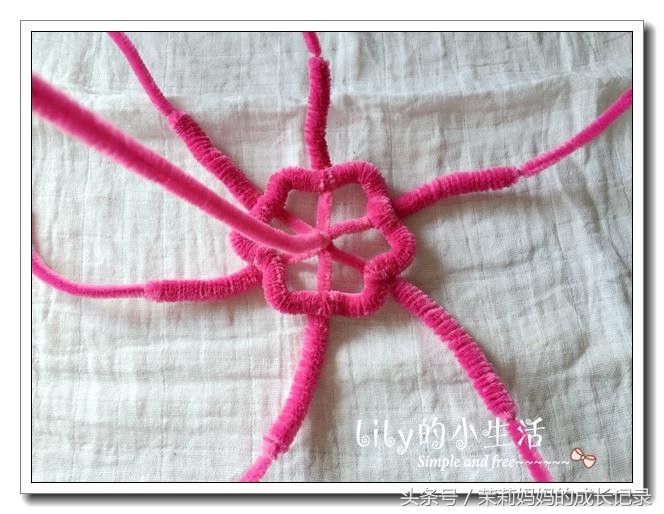 扭扭棒做小皇冠,如何用扭扭棒做一个小的皇冠