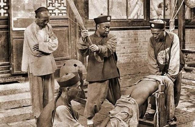 大清有一几万人群体，整天系着黄腰带，杀人不用偿命，官府管不了