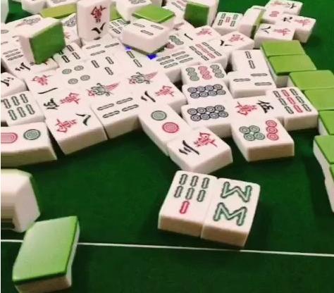 打麻将一定要注意这些细节,因为你可能遇到老千了!