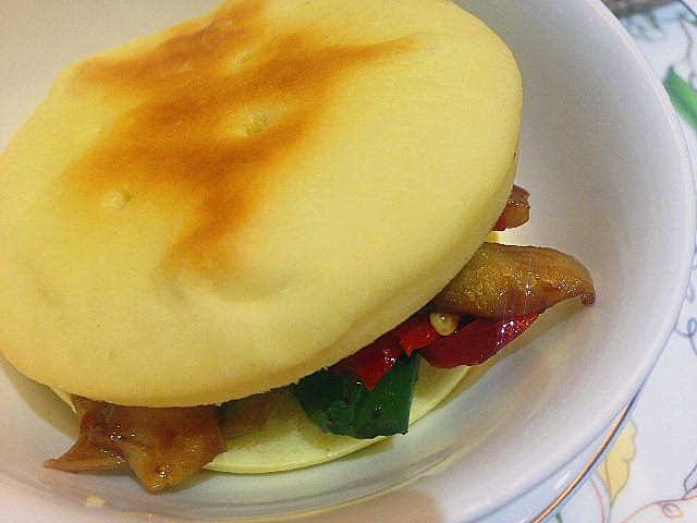 生吃活蝎方法,生吞活蛇会怎么样