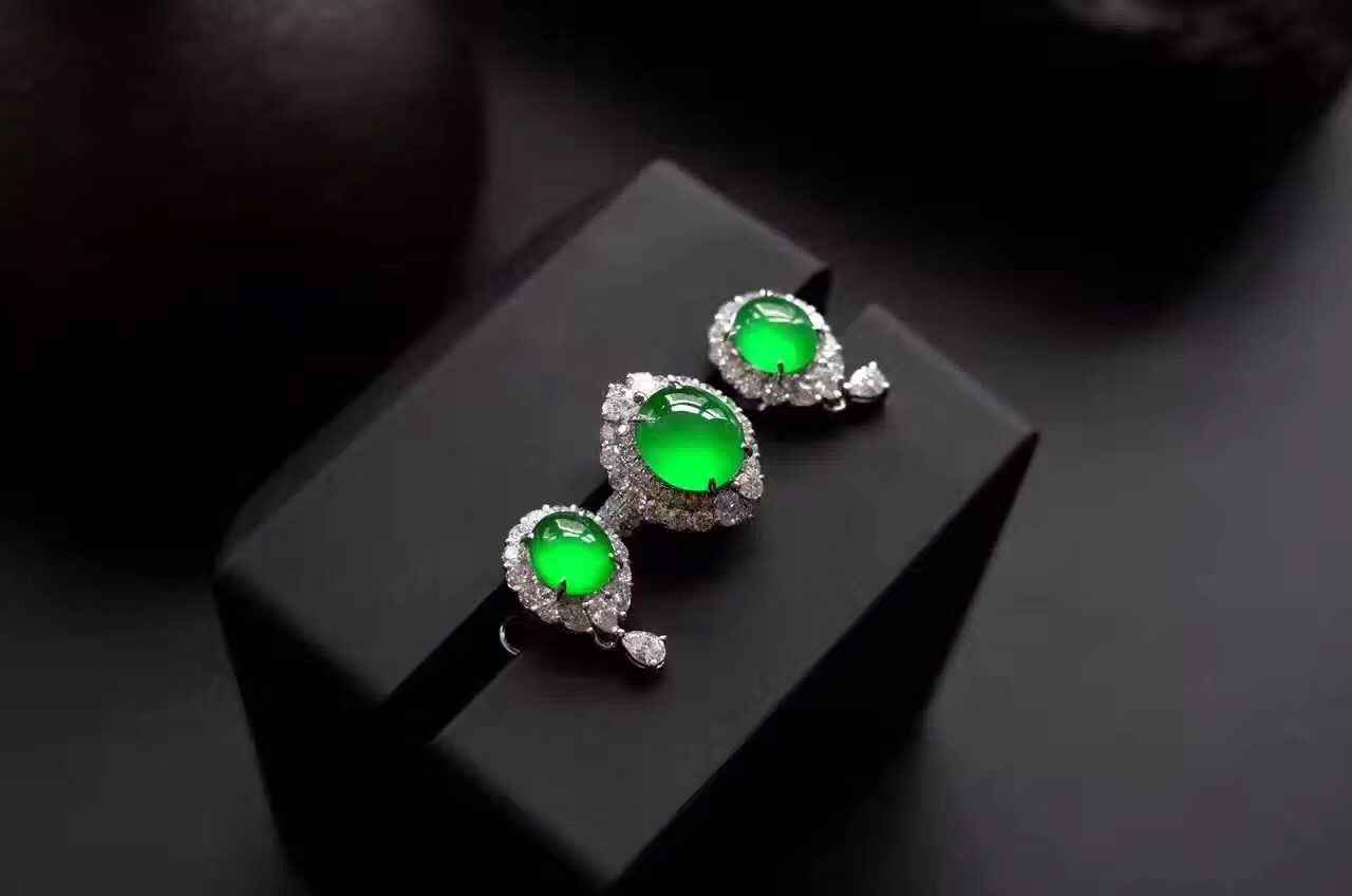 翡翠掉粉,翡翠裂纹不停掉粉