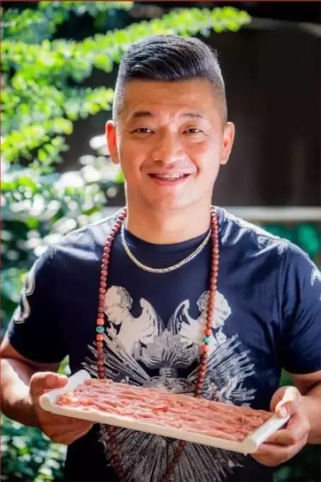 他，如何缔造了方圆百米3家门店都排长队的神话？