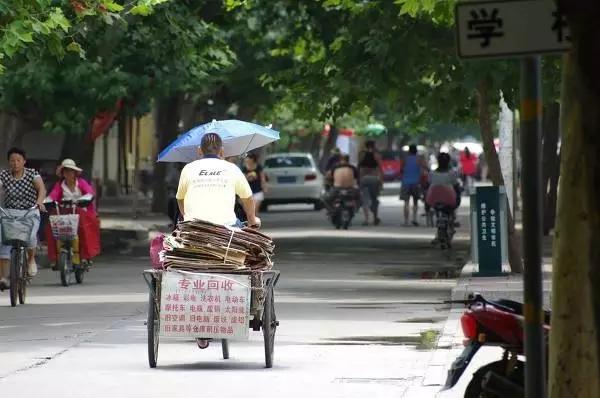 奶茶店和烧烤店哪个更赚钱,小本生意奶茶怎么赚钱