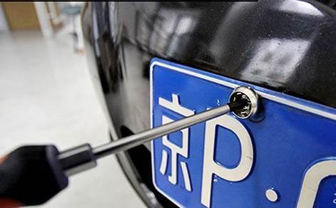 车牌照螺丝没上齐扣分吗,车牌照只装两个螺丝被扣12分