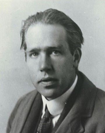 他是国家队足球队守门员，也是个量子物理学家