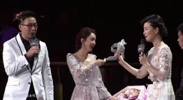 鹿晗脚小,鹿晗最近同款鞋子