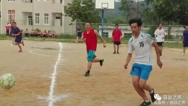 小小足球增情谊，容县十里中学与容西中学举行足球联谊赛