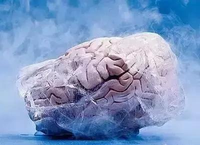 为了复活50年前的“冷冻人”,这个维修工背负了半世纪的骂名