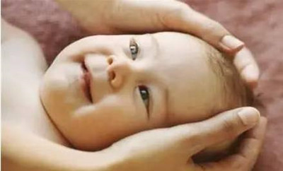 宝宝快两岁了囟门还没闭合,两岁小孩前囟门还没有闭合正常吗