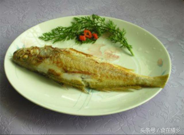 怎么做煎鱼才能煎的嘎嘣脆,教你这样煎鱼不粘锅不秃噜皮