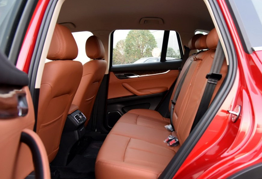 保时捷和众泰的车标对比,车标像众泰的跑车