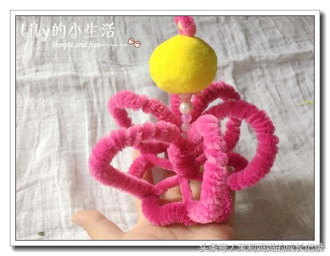 扭扭棒做小皇冠,如何用扭扭棒做一个小的皇冠