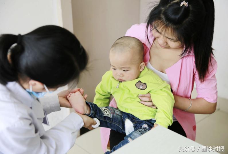 5月是手足口病、腮腺炎高发期，要注意防治，发现症状应及早就医
