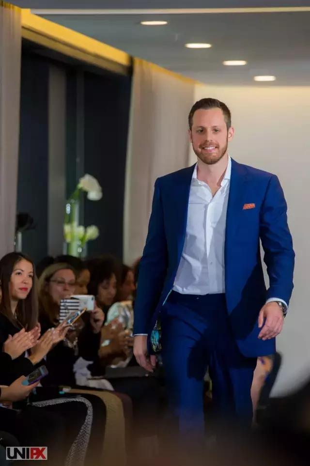 谁家的婚纱可以让你在海边举办婚礼也不怕晒黑?