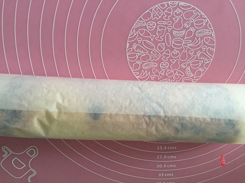 首次学做的蛋卷,特为孙女送上的儿童节礼物—曼越莓干蛋糕卷