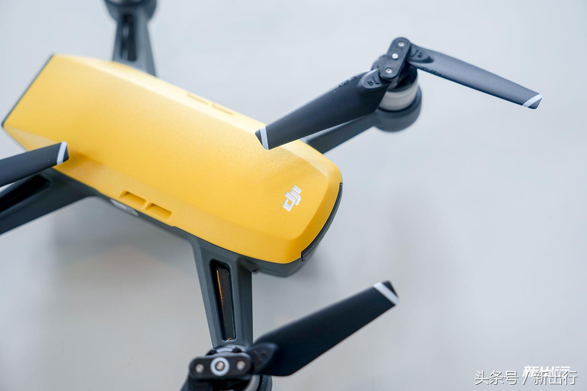 大疆晓spark遥控器无法充电,大疆晓spark遥控器和御air通用吗