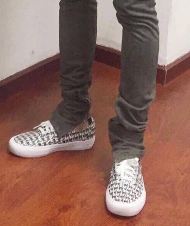 鹿晗脚小,鹿晗最近同款鞋子