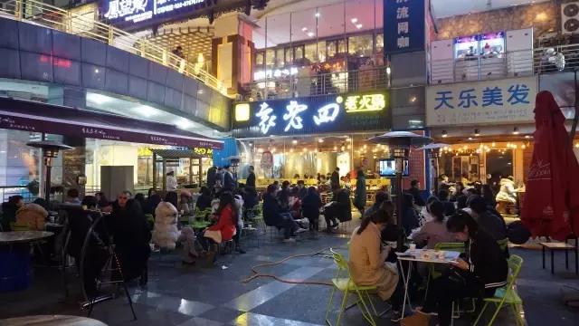 他，如何缔造了方圆百米3家门店都排长队的神话？