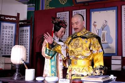 大清有一几万人群体，整天系着黄腰带，杀人不用偿命，官府管不了