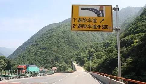 车牌照螺丝没上齐扣分吗,车牌照只装两个螺丝被扣12分