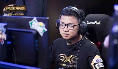 snake vs we圣枪哥蒙多 (snake对we比赛s8狮子狗)