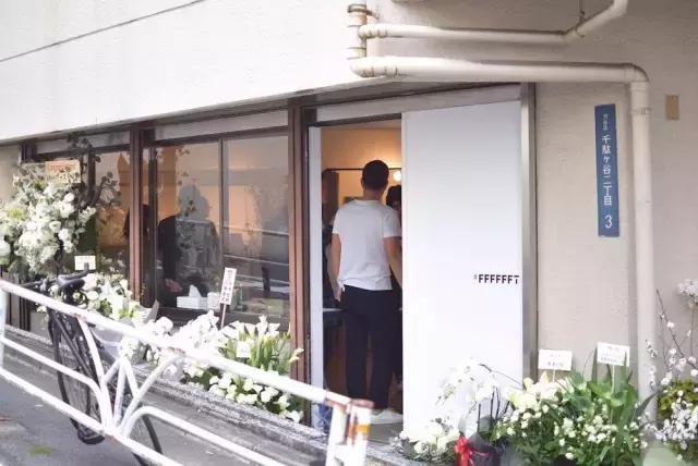 这家只卖白色T恤的店铺为什么能挣钱