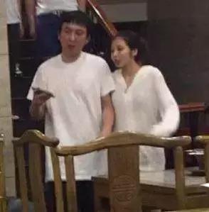 最舒服的纯色t恤,一件白t恤玩转你的春夏衣橱