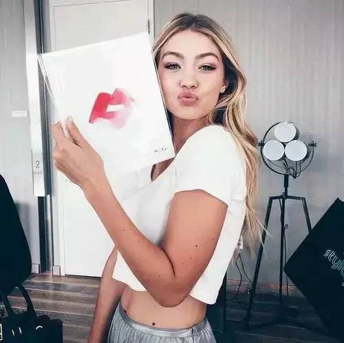 迪奥口红哪个色号适合夏天,夏天用哪种颜色的口红好