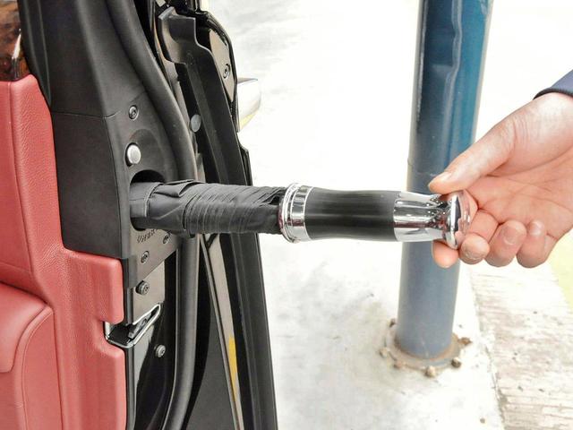 劳斯莱斯雨伞优惠,劳斯莱斯的雨伞是不是价值十万