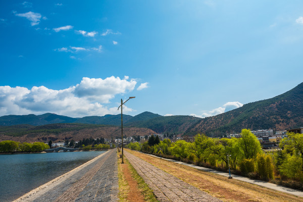 丽江攻略束河古镇,丽江束河古镇蓝石客栈住宿价格