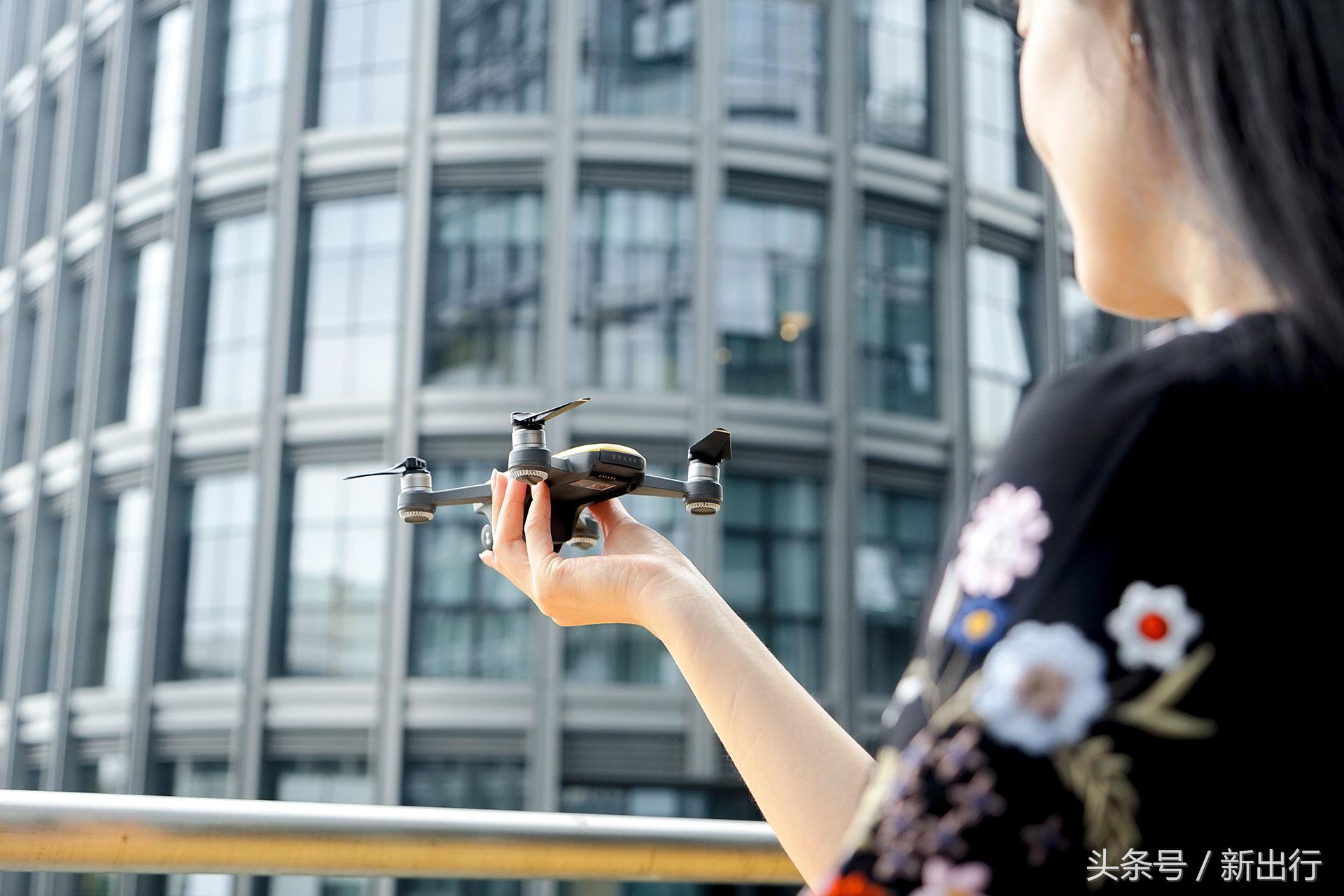 大疆晓spark遥控器无法充电,大疆晓spark遥控器和御air通用吗