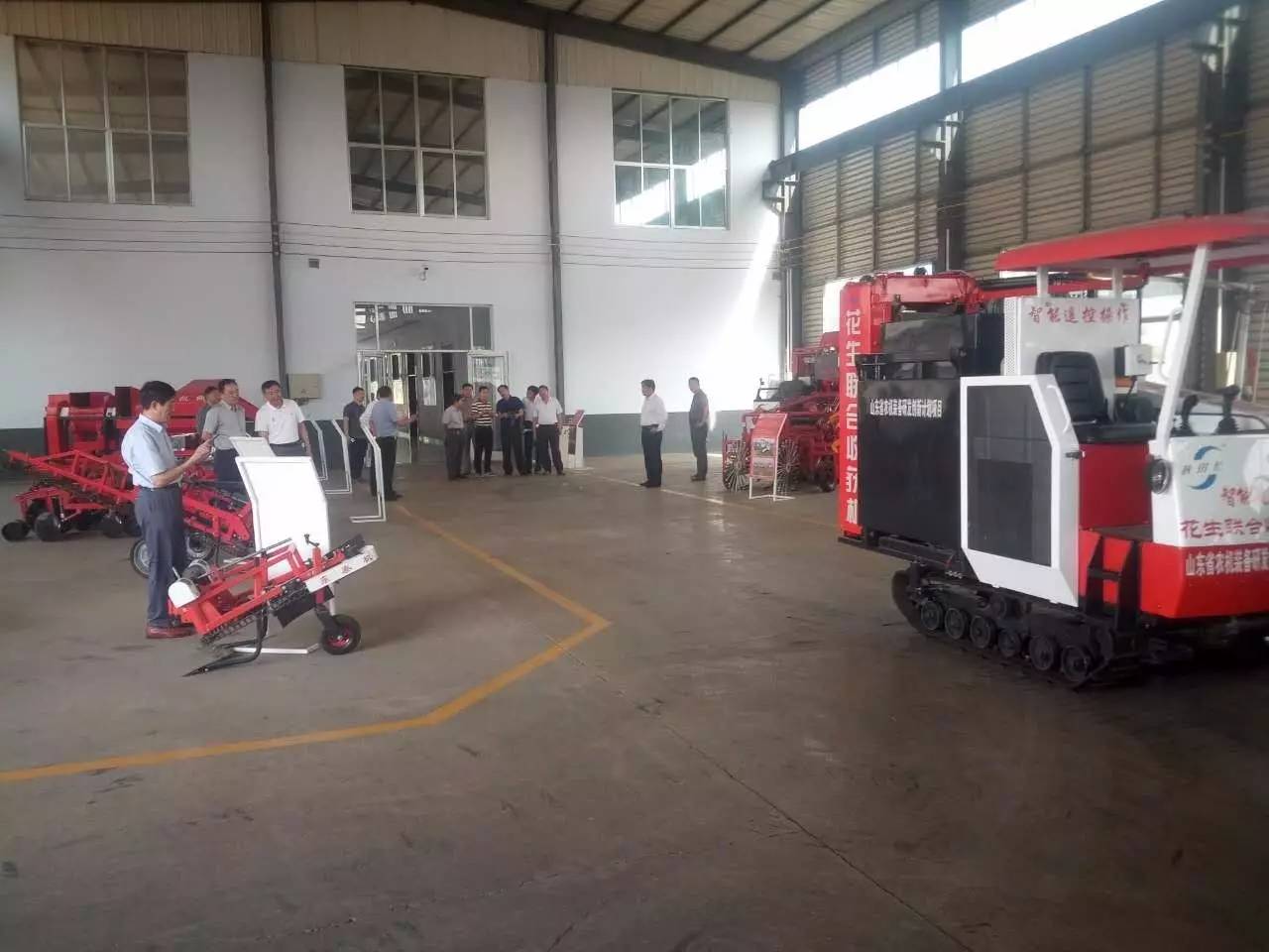 东泰手扶拖拉机花生收获机,东泰机械花生收获机厂家