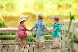 宝宝不慎摔倒,宝宝不小心摔倒你会怎么安慰