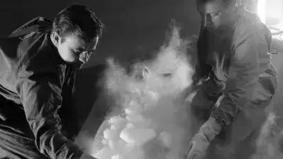 为了复活50年前的“冷冻人”,这个维修工背负了半世纪的骂名