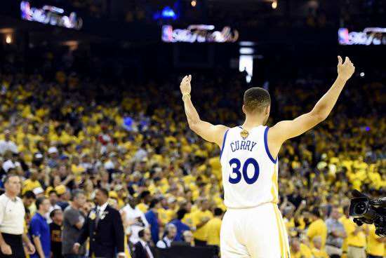 库里再夺一冠历史地位会不会上升,库里第四个总冠军有多奇迹