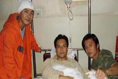 谢霆锋殴打白龙马扮演者,谢霆锋张卫健事件