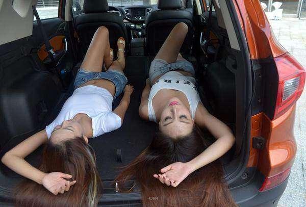 为啥年轻人，都喜欢加大的SUV越野车了，老司机一语道破