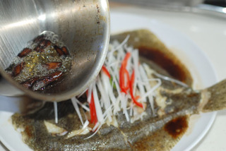 清蒸多宝鱼肉质鲜嫩一点都不腥,怎么清蒸多宝鱼好吃又简单