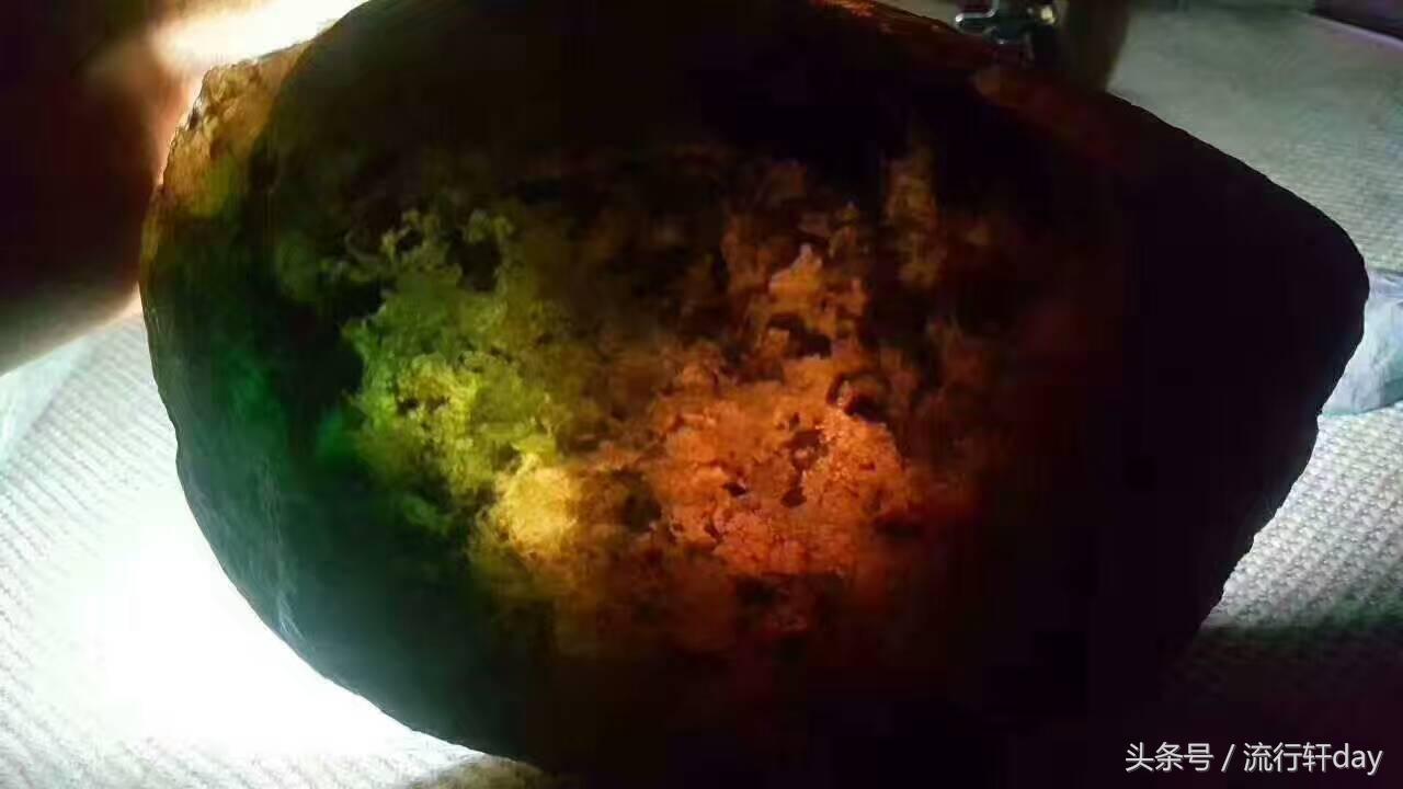 翡翠原石的价值怎么判定,什么样的翡翠原石比较靠谱