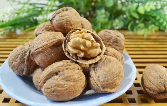 真正能红的核桃,红宝石核桃本来就是红色吗