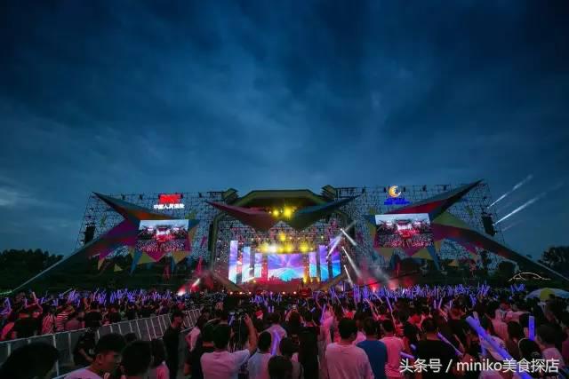 8年了，他每一次粗现都能让成都人嗨得花枝颠颤！