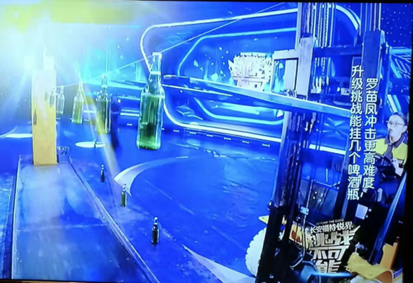 用叉车叉啤酒视频,用叉车吊钢丝绳到船上