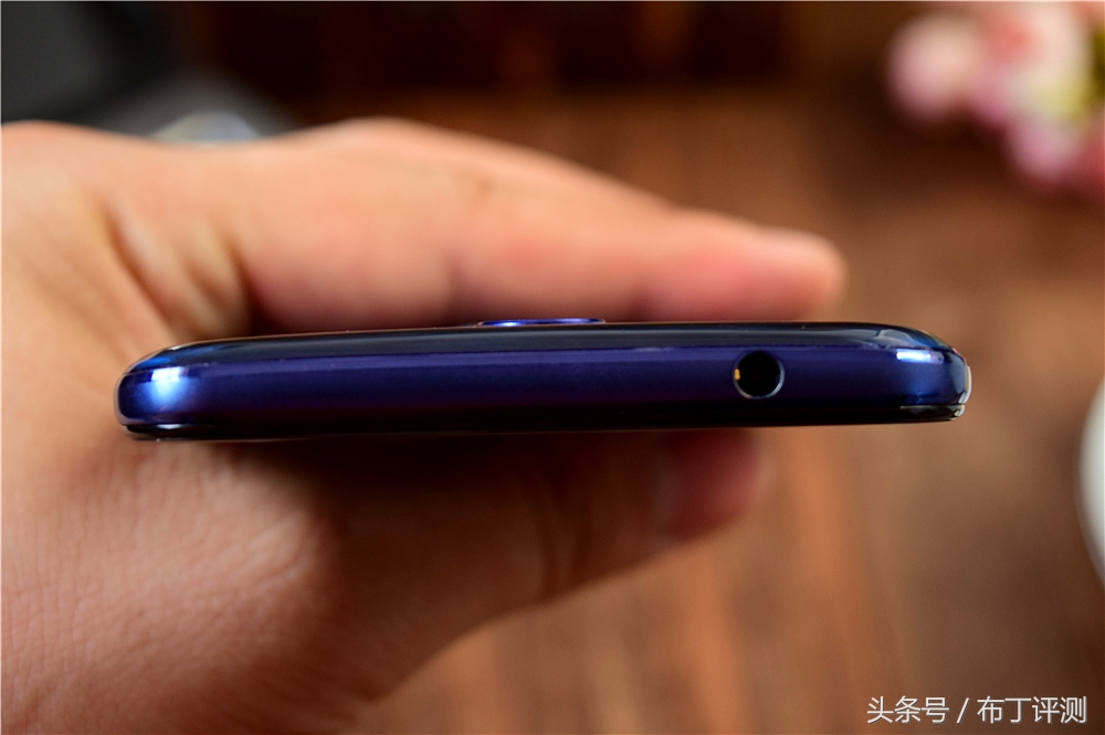 裸眼真能体验震撼出屏？这款裸眼3D手机告诉你答案！