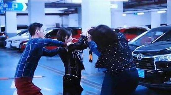 至上励合撕逼大战偶遇鹿晗踢足球小s曝与老公闺房情事