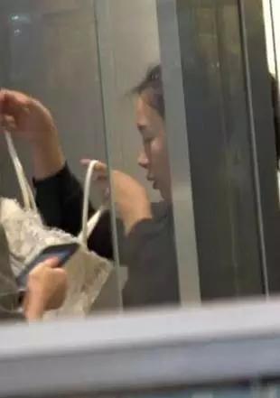 至上励合撕逼大战偶遇鹿晗踢足球小s曝与老公闺房情事