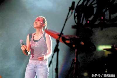 音乐故事：天后的《执着》其实是妻子对丈夫的相濡以沫
